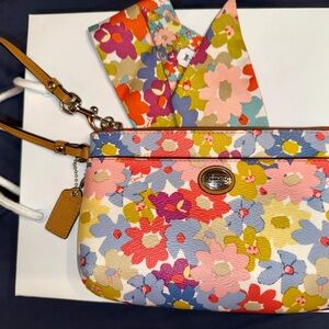 Coach Floral Peyton Medium Wristlet